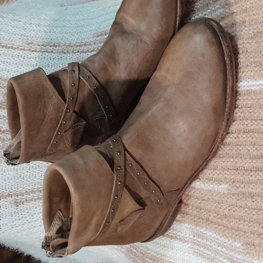 Free People tan leather booties sz 40